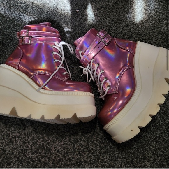 DEMONIA PINK HOLOGRAPHIC BOOTS 💖 - Picture 3 of 6
